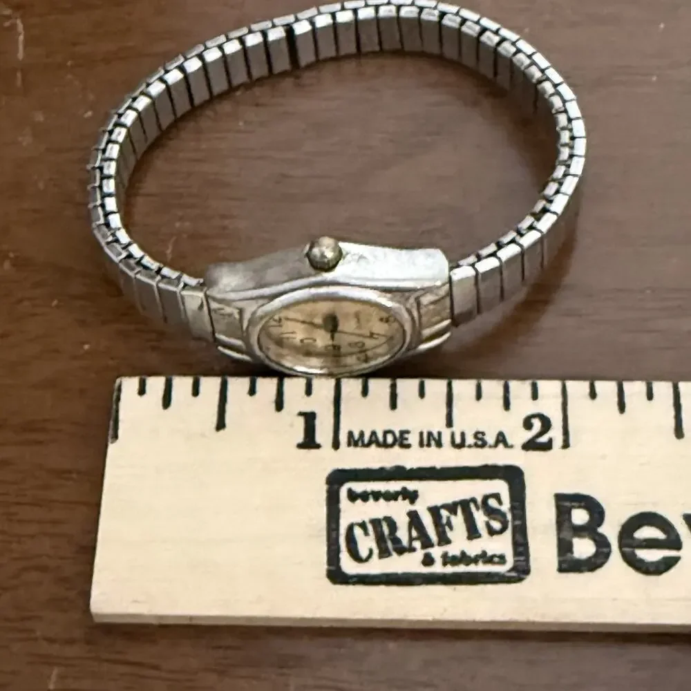 Unbranded women’s quartz